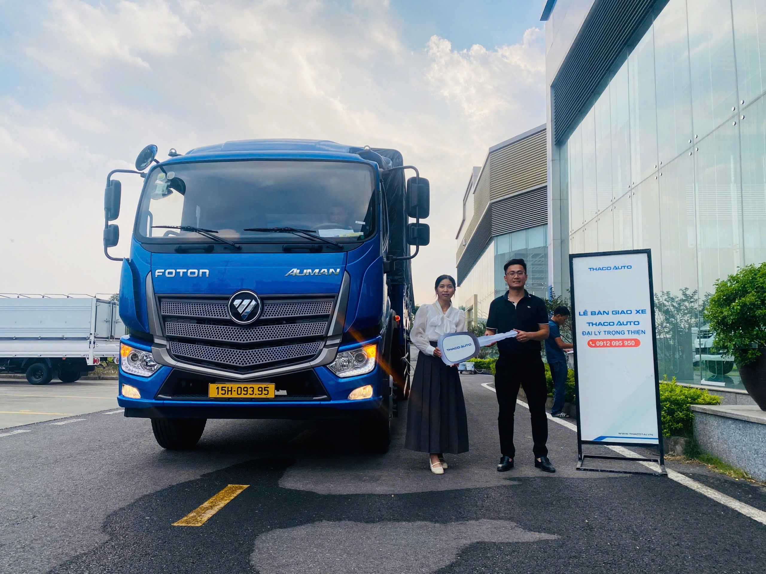 BÀN GIAO XE THACO AUMAN C160 THÙNG MUI BẠT CHO CÔNG TY TNHH LOGISTICS VINTRAN VIỆT NAM